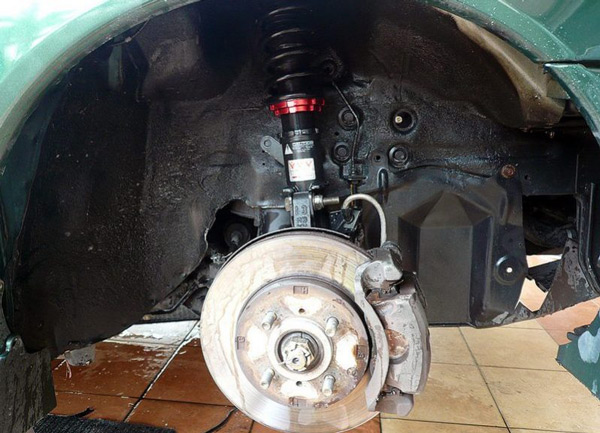 减震器坏了有什么症状汽车减震器坏了的表现