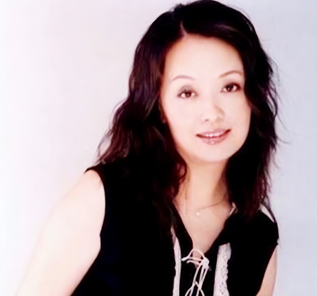 张子强家人近况:遗孀携20亿定居泰国,大儿子已工作,成餐厅厨师_罗艳芳