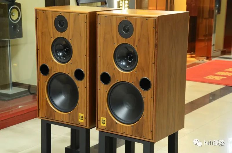 色味具全雨后初晴harbethm402旗舰书架音箱