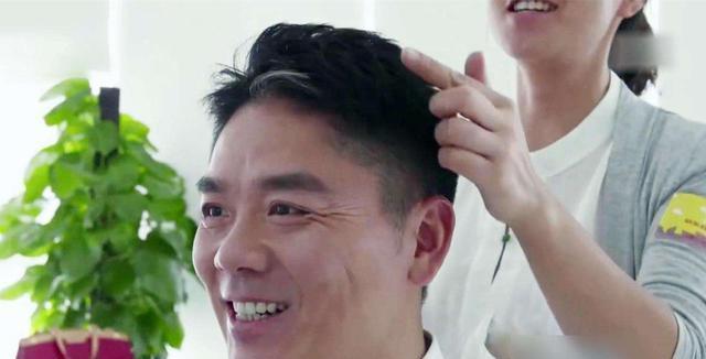 原创刘强东早年照片曝光看得叫人心酸网友感叹这才是白手起家