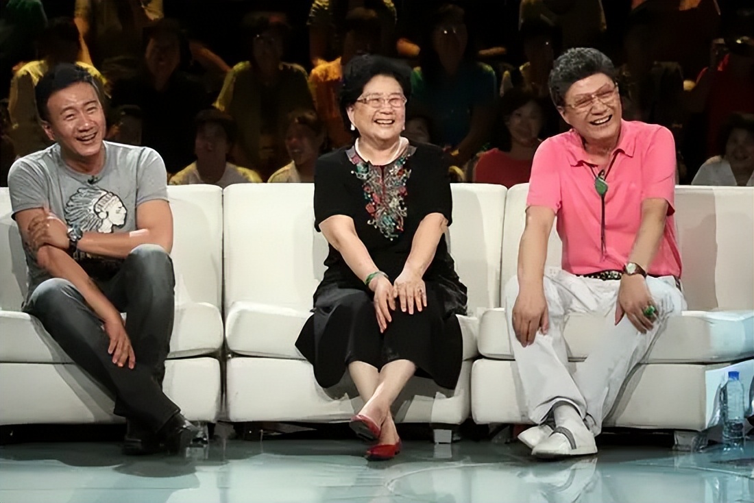 他是胡军的父亲,我国著名歌唱家,打过仗,留过洋,娶了个好媳妇_王亦满