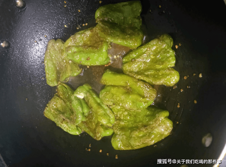 大廚從不油炸,掌握3點,出鍋虎皮漂亮,入味不油膩_做法_辣椒_水分