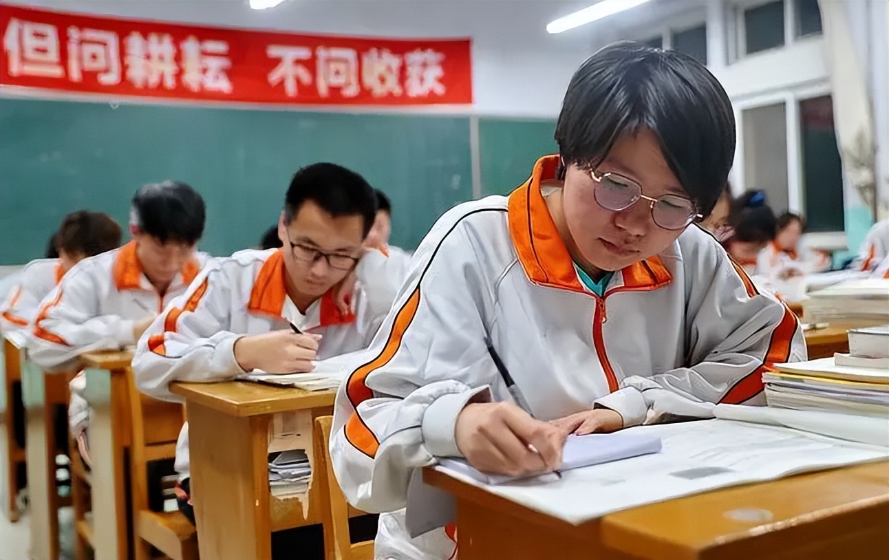 但凡理科能学会 谁会选文 理科生嚣张言论惹争议 网友炸锅 文理 文科生 同学