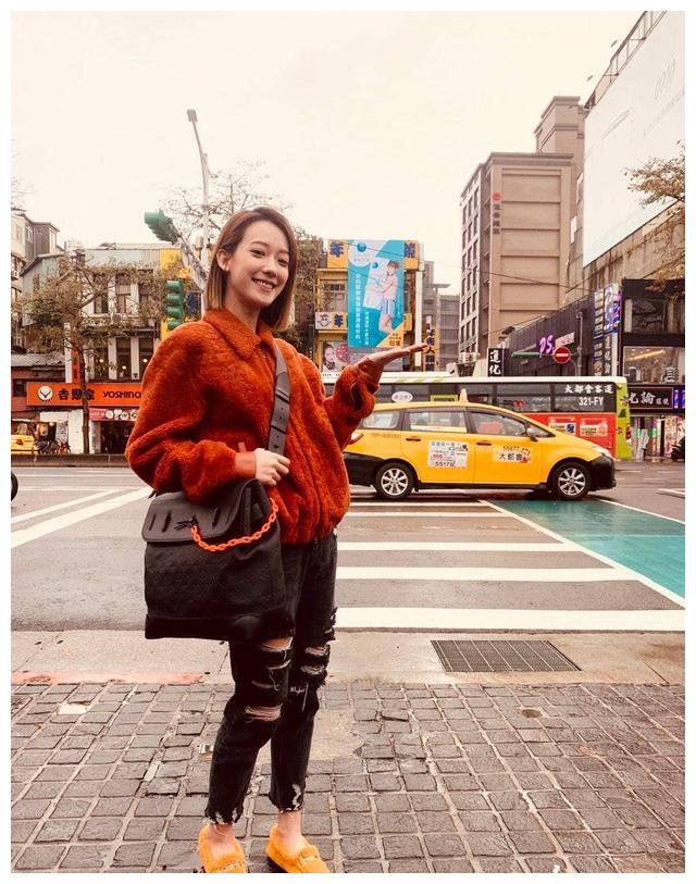47岁黄子佼结婚晒老婆28岁元气少女长得像曾宝仪性格酷似小s
