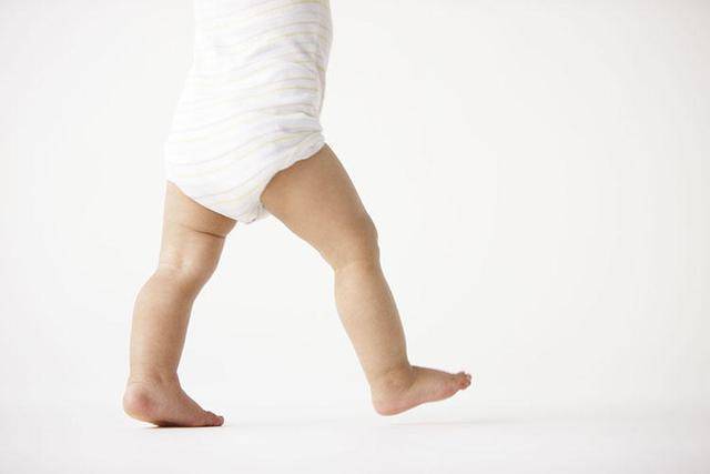 宝宝拥有明眸皓齿大长腿健康又美丽离不开妈妈的呵护