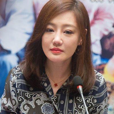 原创薛佳凝老的好快脸都崩了还能大方面对镜头不漂亮但很真实