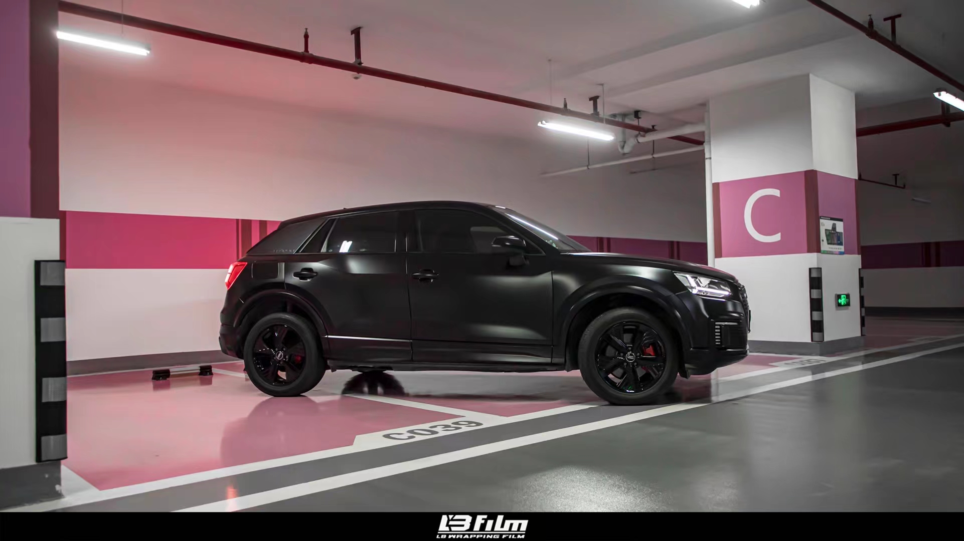 奥迪q2llbfilm改色膜陶瓷黑