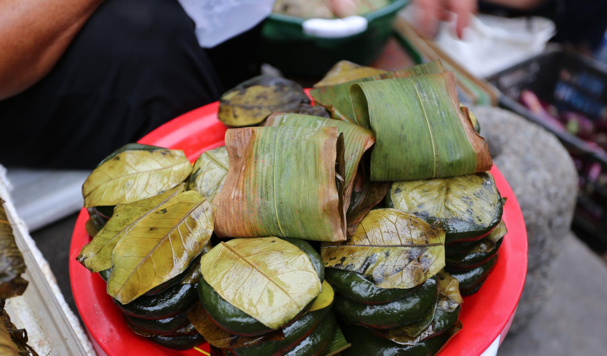 湖南市场野菜糍粑一元一个,奶奶一天要卖上千元,大城市买不到_辣椒