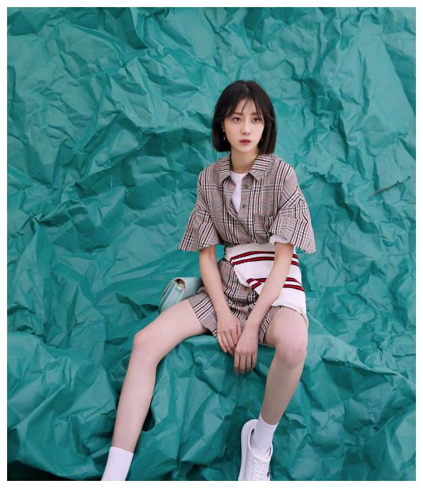 又被李溪芮的美腿惊艳到了!