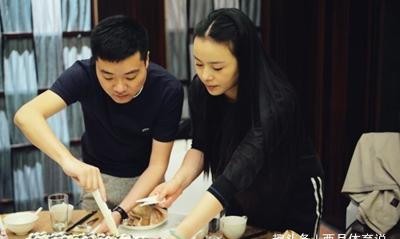 据说张元元和丁俊晖是一见钟情,而张元元并不是贪图丁俊晖的财富,她