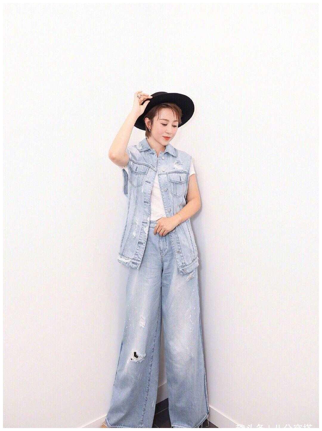 原创37岁马丽穿衣真新潮牛仔外套配破洞牛仔裤休闲简约看着像00后