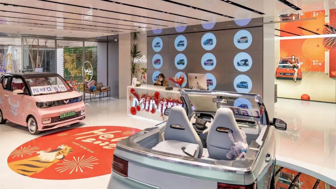 但当五菱新能源("大本营"广西之外第一家)直营商场店进驻郑州yoyopark