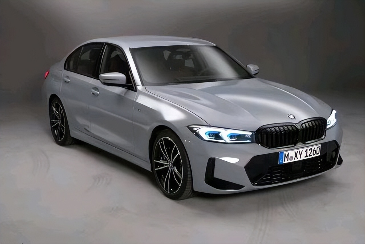 换装全新双联屏2023款宝马3系实车亮相鸡腿档杆成绝唱