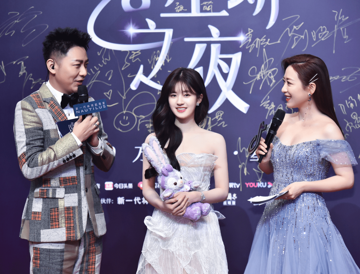 关晓彤赵露思再度合作,剧中的番位却发生了变化,谁更红一目了然_人气