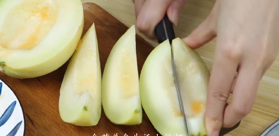 吃了18年香瓜才发现,香瓜还可以这样切,招待客人倍有面子,实用_食用