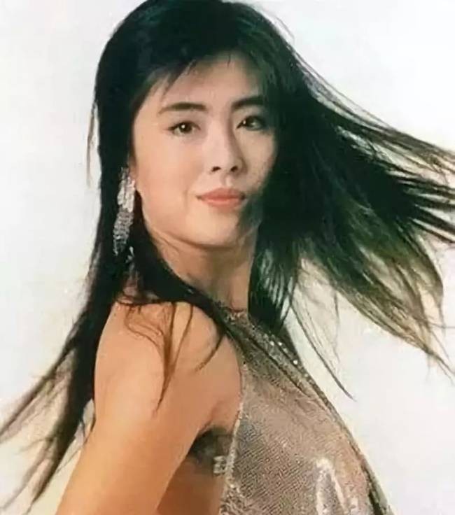 看那些没脱腋毛就出场女明星活成多少男人的梦想