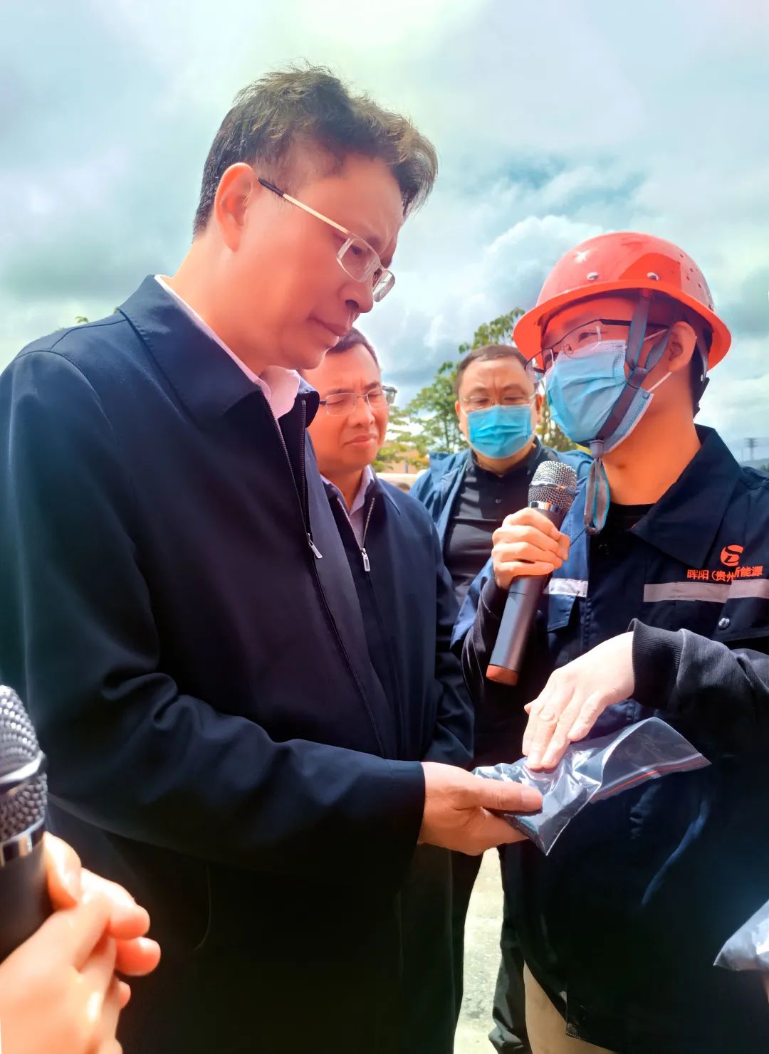 贵州省副省长郭锡文一行视察师董会晖阳新能源