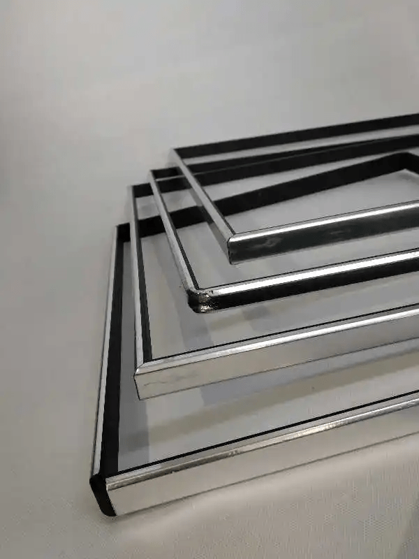 2,灌分子筛,分子筛的量要灌到折好的铝隔条的两条边的80%足够了.