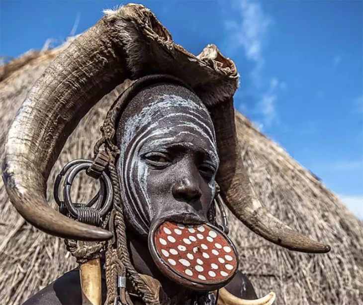 网络上流传的象人族图片其实是新几内亚岛上的象鼻族