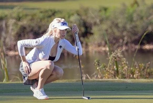 25岁高尔夫女选手走红网络,身材时尚长相甜美,短裙抱不住美臀_paige