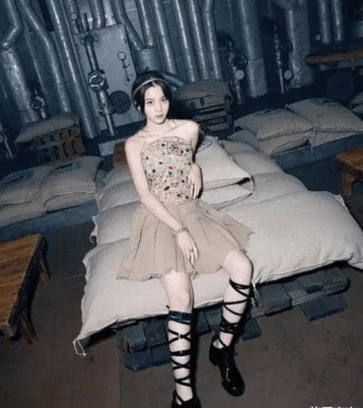 曼妙少女欧阳娜娜让男粉惊呼半躺瞬间尽显身材少女初长成