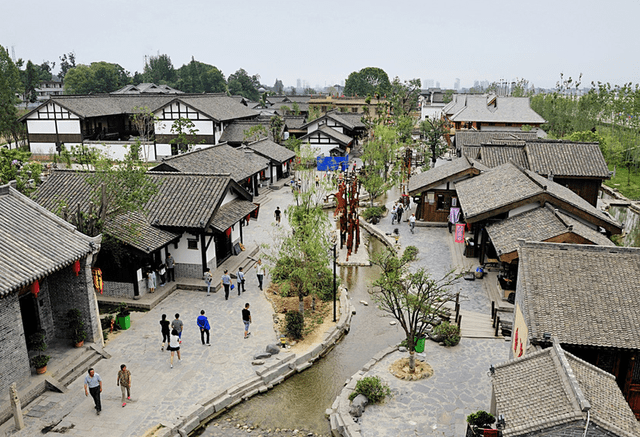 原创             陕西又迎来一座大型古镇，耗资3.5亿建成，享有翻版周庄之美誉