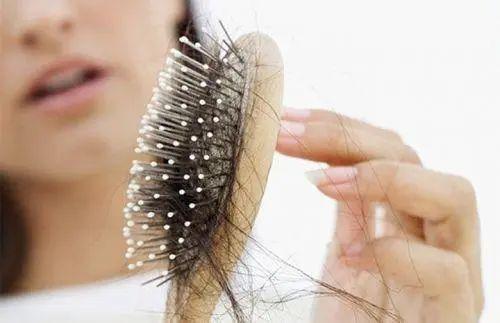 头发稀少怎样快速生发？三个生发方法，帮你快速长出头发！