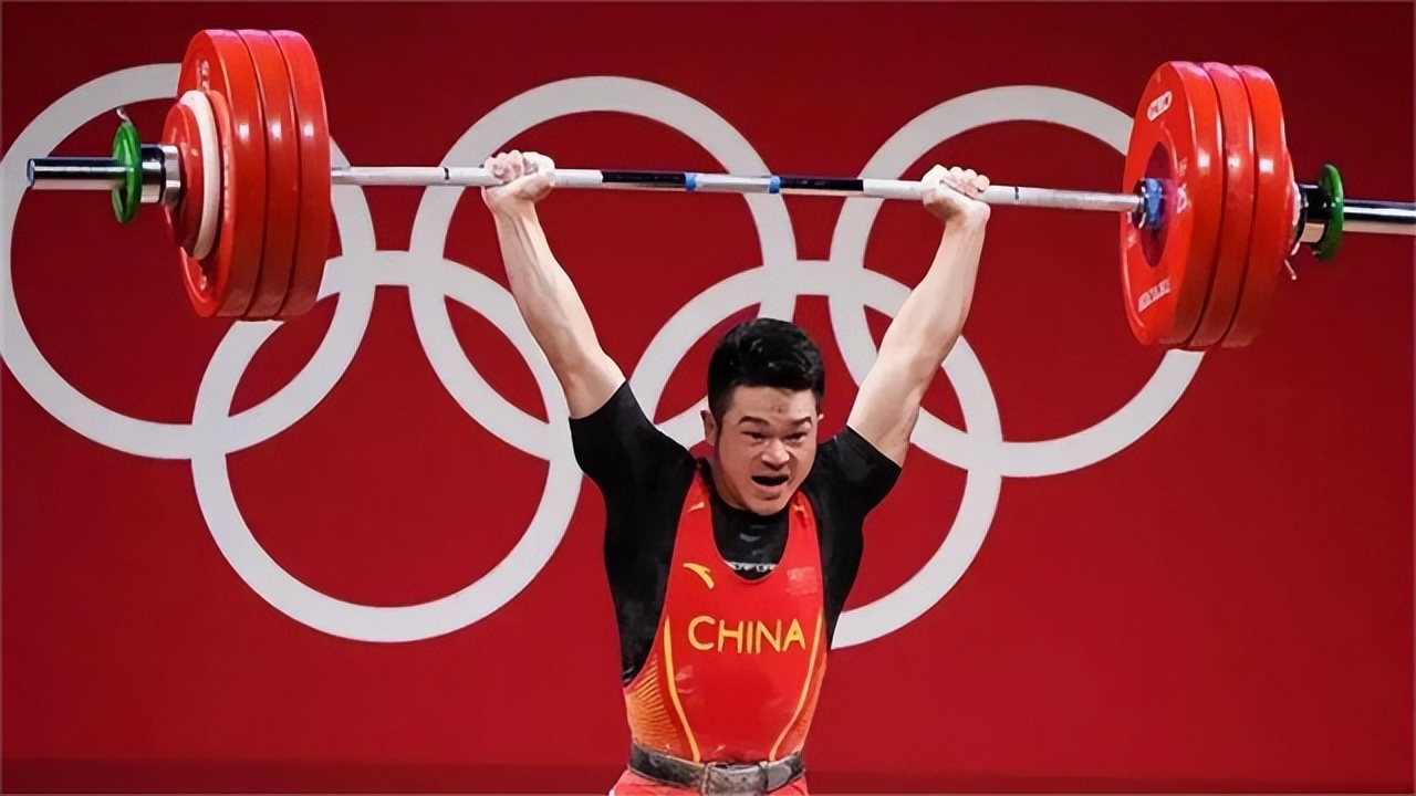 占旭刚尘封21年之久的记录,成为了中国举重史上第二位蝉联奥运会冠军