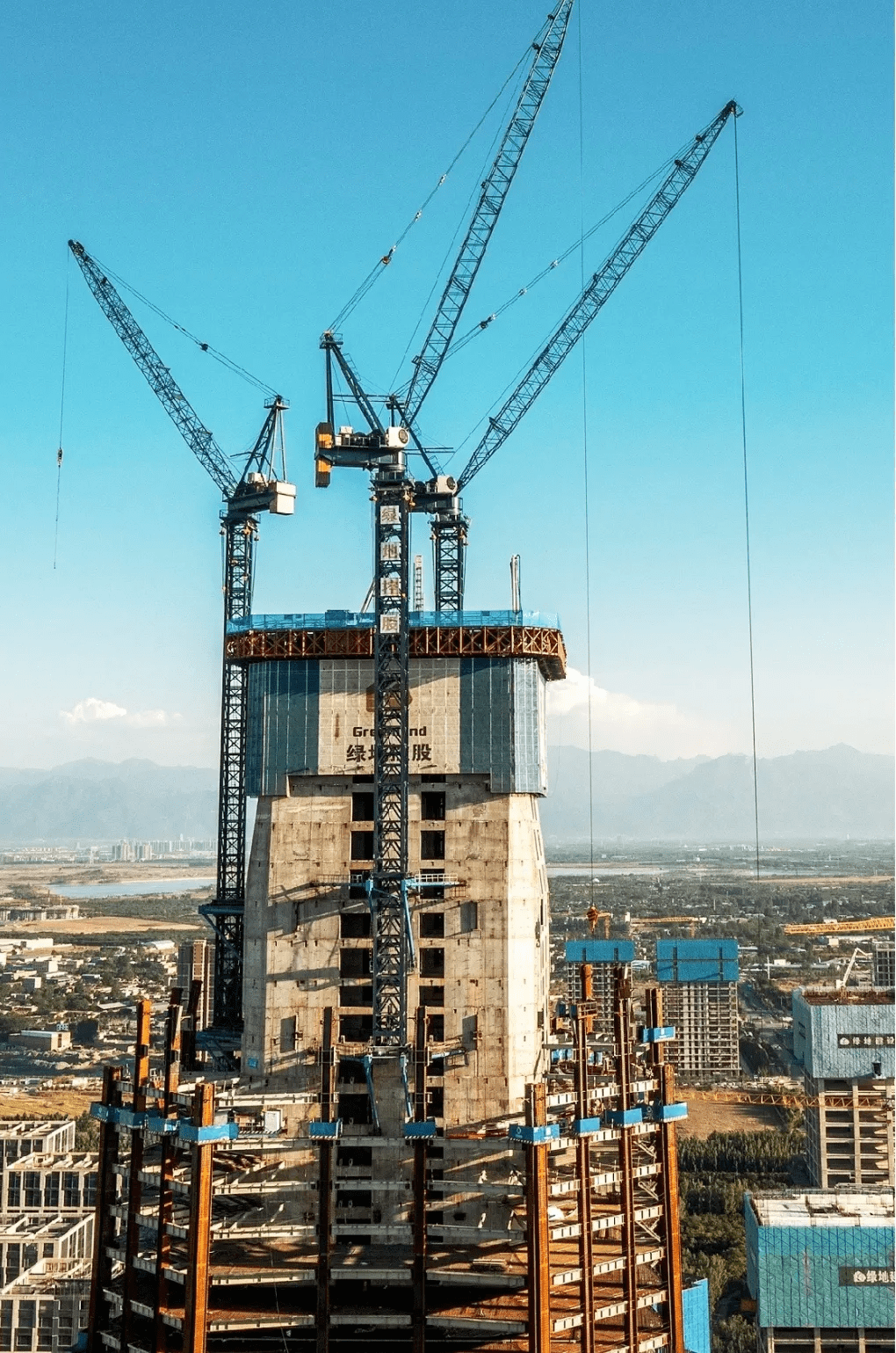 中国西北第一高楼已建至235米,总投资100亿,预计2024年竣工