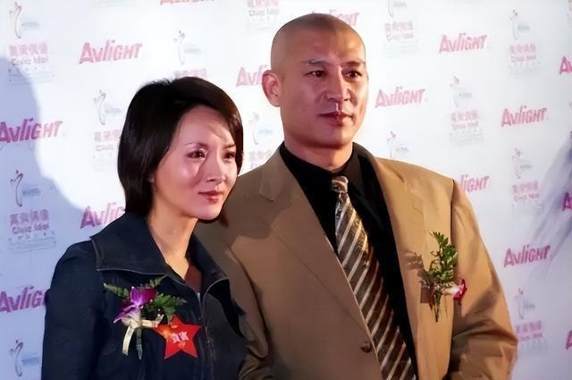 师小红老婆谢兰一场车祸定情婚后生一子日子过得有滋有味