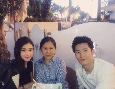 原创关系好乱窦骁认爱何超莲之后对邓紫棋说我会照顾好你老婆的