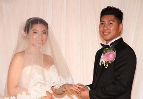 原创成龙洪金宝同门师弟最红时为家庭隐退与妻子恩爱多年无绯闻