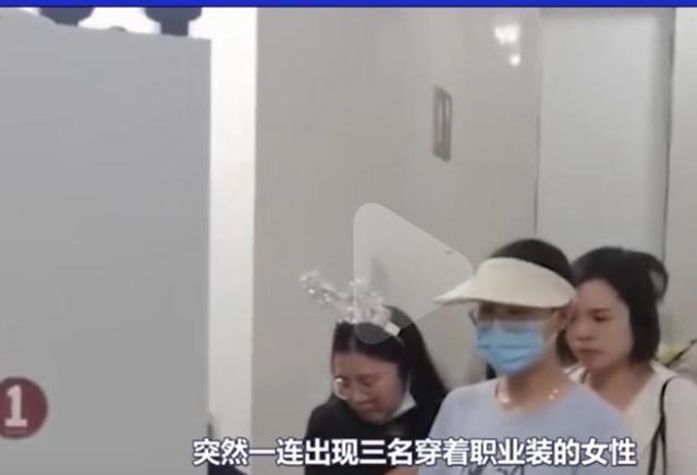 杨女士被商场导购怒扇巴掌，丈夫及时赶到，怒踹导购