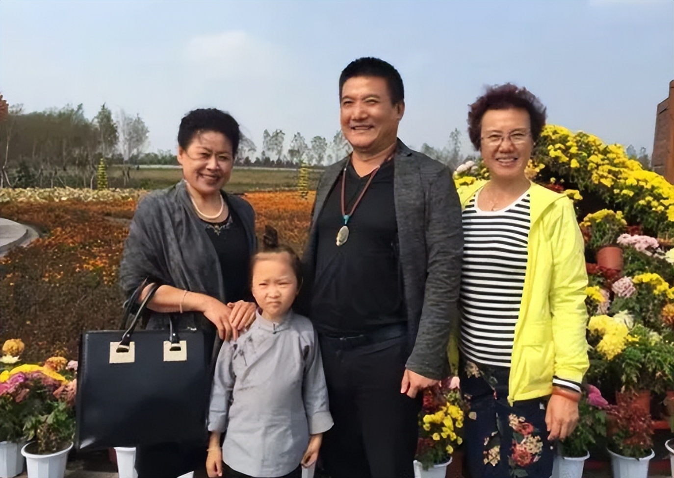 原创演员高秀敏去世17年后何庆魁回老婆身边女儿的坚持让人泪目