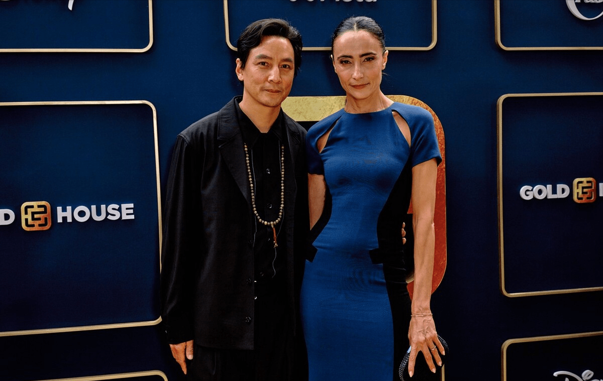 原创吴彦祖怎么老成这样他戴佛珠像牧师老婆皮肤皱巴老人手更抢镜