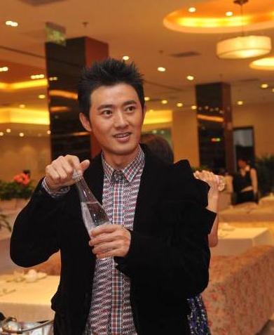 原创在爆红时期选择息影任泉退圈成霸道总裁戏外比戏内更精彩