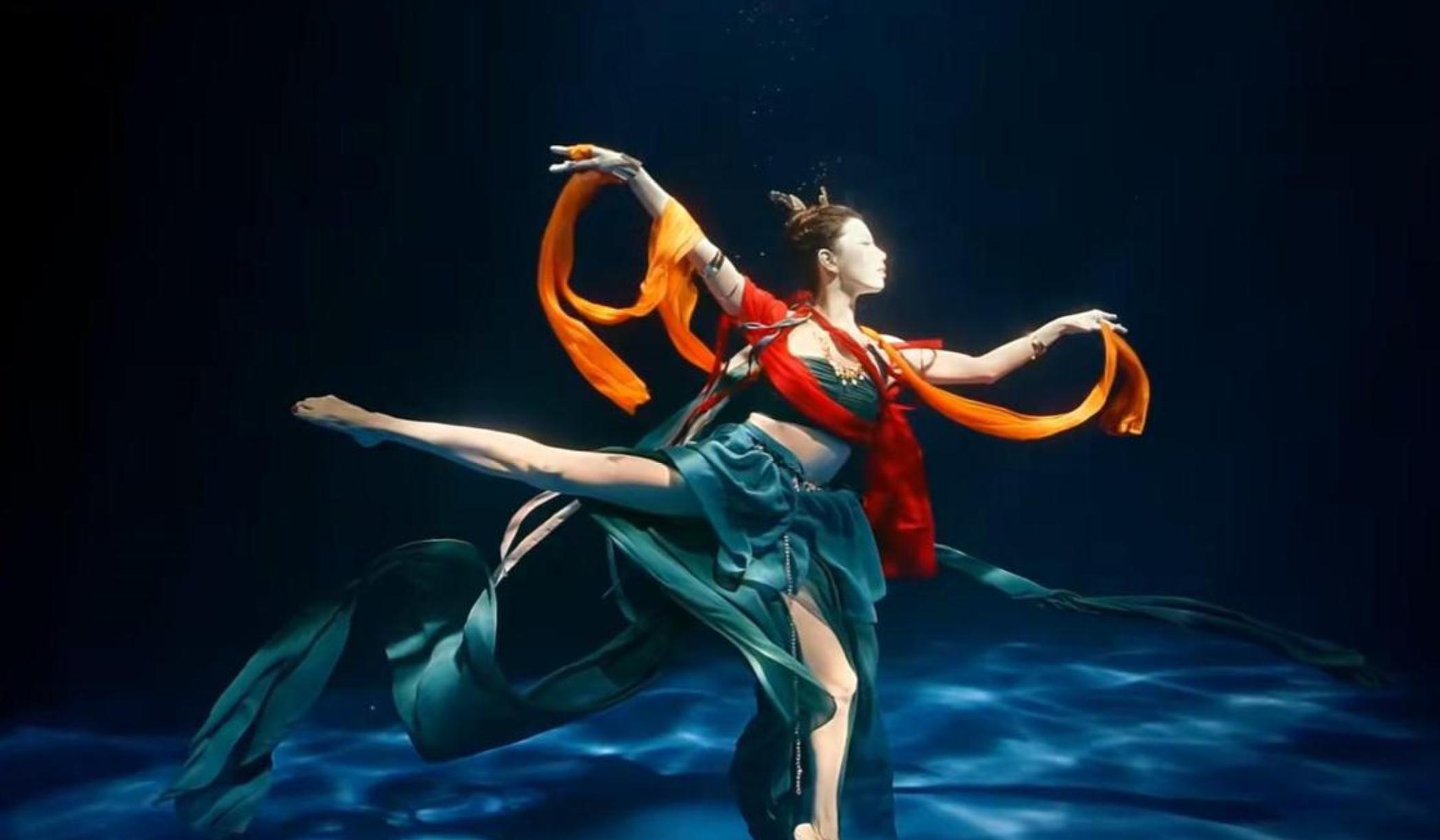 霸屏了一夜之间洛水女神何灏浩走红网络她究竟美在哪里