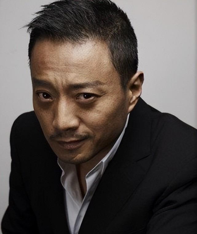 刘涵予是比较有男人味的一个明星,给人的感觉就是一个硬汉的形象,举手