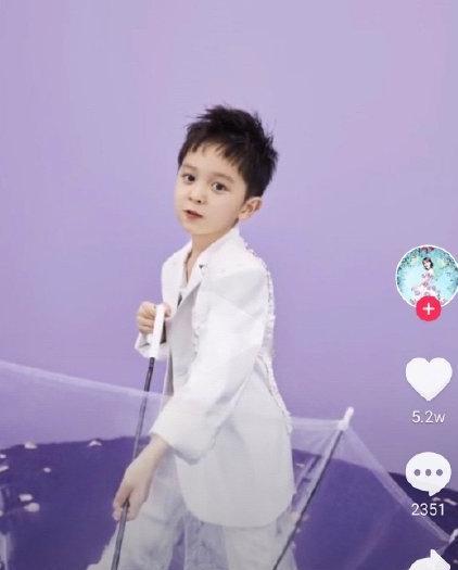 《妈妈是超人》萌娃大变样！贾静雯俩女变小美人，黄圣依儿成学霸