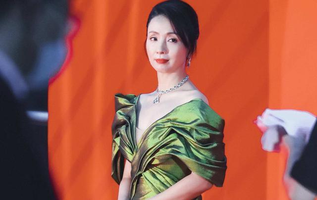 47岁陶虹撞上47岁宁静,网友:这是我见过最惨烈的对比!