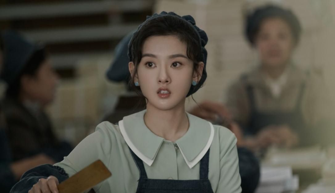 45岁的苗圃给42岁的秦岚当妈女艺人演妈就是认命