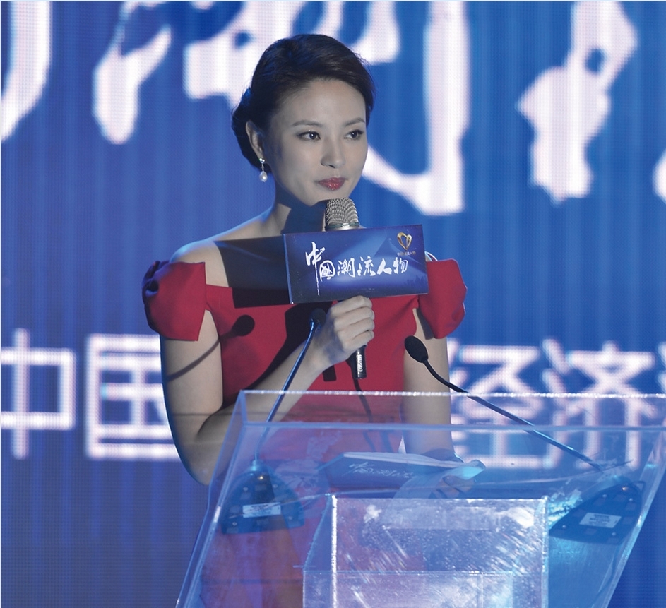 刘芳菲近照,非常的优雅迷人,她已经43岁了,婚姻感情尽皆成谜_电视