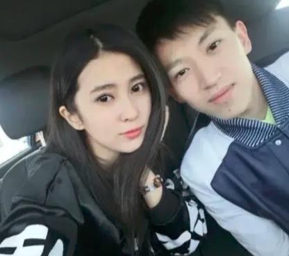 在刘晓宇的牵线下追到的,刘晓宇给了电话,周鹏费了不小的劲儿