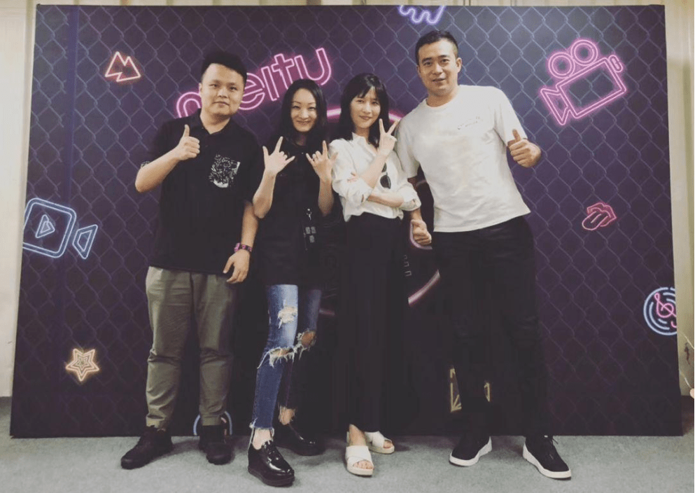 原创你以为papi酱是草根网红其实她背后有2个重要的男人