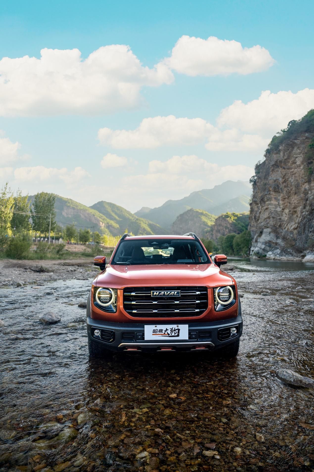 惊艳绝色山水间哈弗大狗