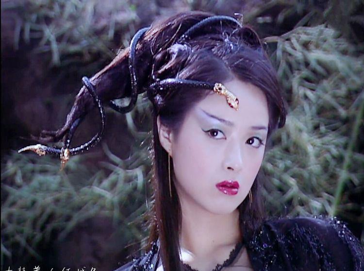 《仙剑奇侠传》中,蒋欣饰演女苑一角,清丽脱俗,不得不说,蒋欣的这个