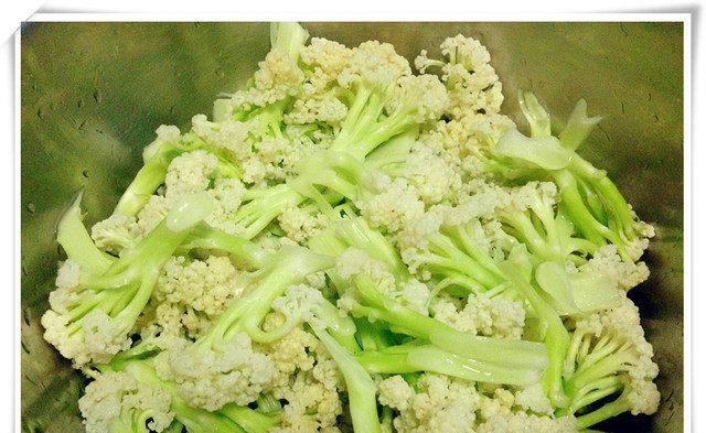 菜花的家常做法 每次炒一盘都不够吃 营养好味道棒 五花肉 大蒜 白菜