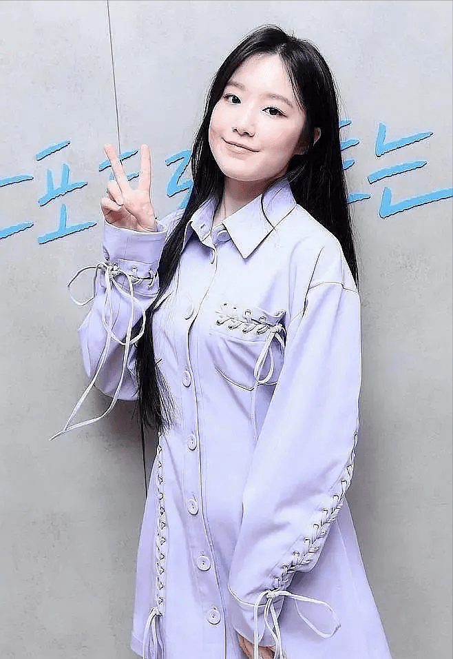 原创叶舒华手臂粗脸部发福镜头前迷之自信网友想把自卑分点给她