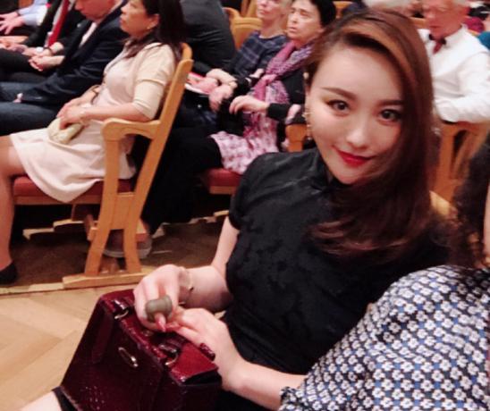 沈腾姐姐的蛇精脸太夸张,46岁仍在扮少女,还叫沈腾叔叔_沈娜_形象
