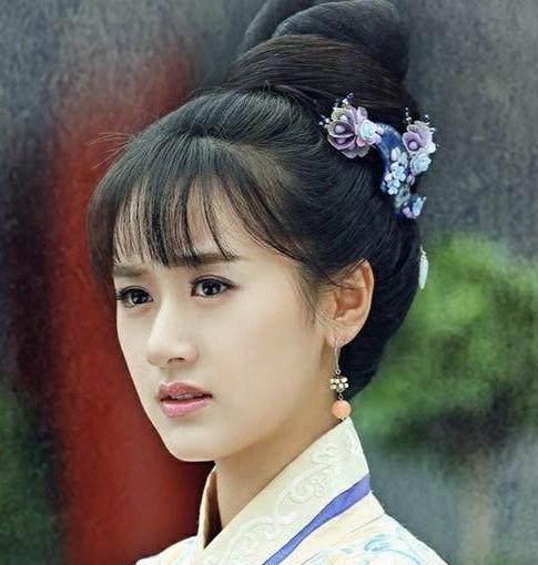 在大火之前袁冰妍出演的电视剧也不在少数,比如《老九门》,《将夜》等